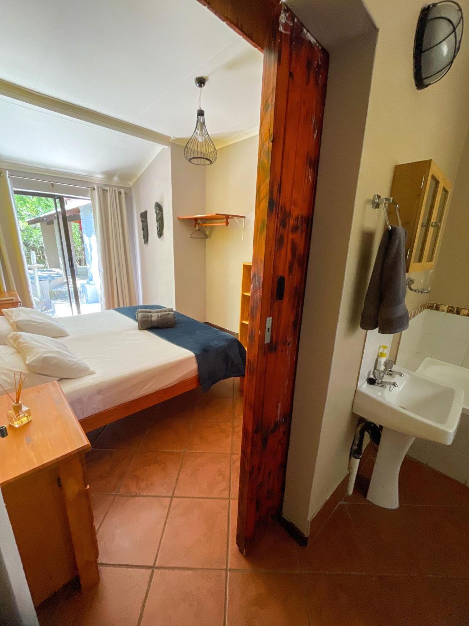 Kruger Park Hostel Marloth Park Exterior foto
